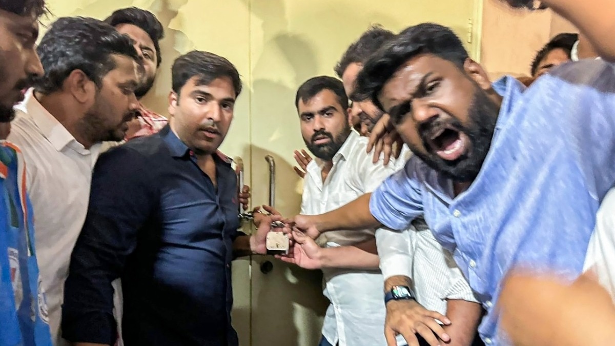 NSUI के छात्रों ने किया NTA के खिलाफ प्रदर्शन