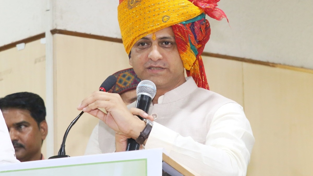 इंदौर के मेयर पुष्यमित्र.