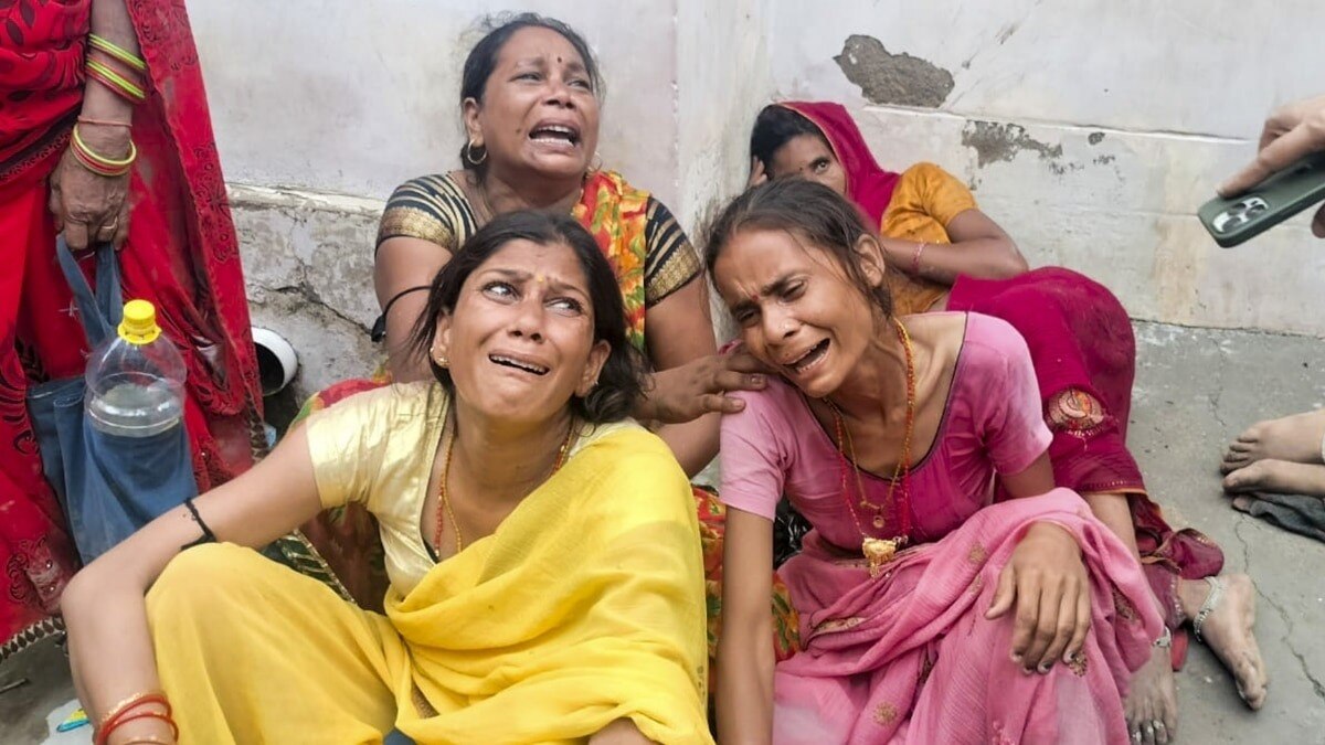 हाथरस में भदगड़ मचने से 121 लोगों की मौत.