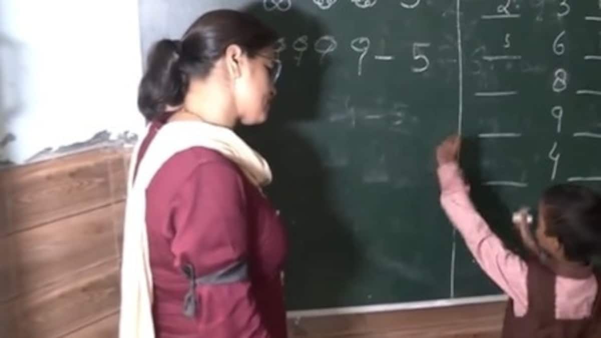 the voice of hind- UP में डिजिटल अटेंडेंस को लेकर सख्त हिदायत, इन जिलों के शिक्षकों के रुके वेतन