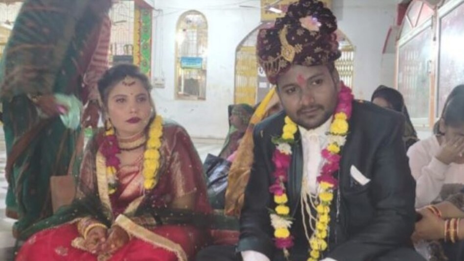 लेखपाल बनते ही झांसी की रिचा ने पति को छोड़ दिया