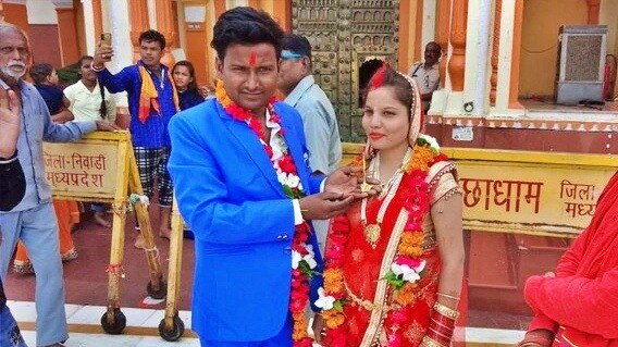 झांसी: नीरज और रिचा की फोटो वायरल 