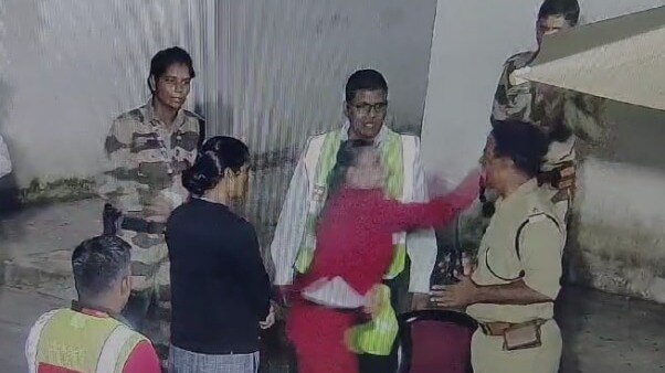 SpiceJet female staff member slapped a CISF personnel over argument on security check-up. 