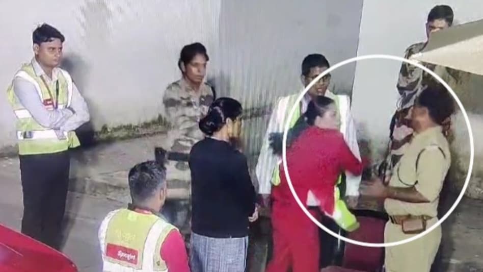 स्पाइसजेट की महिला कर्मचारी का CISF जवान पर आरोप