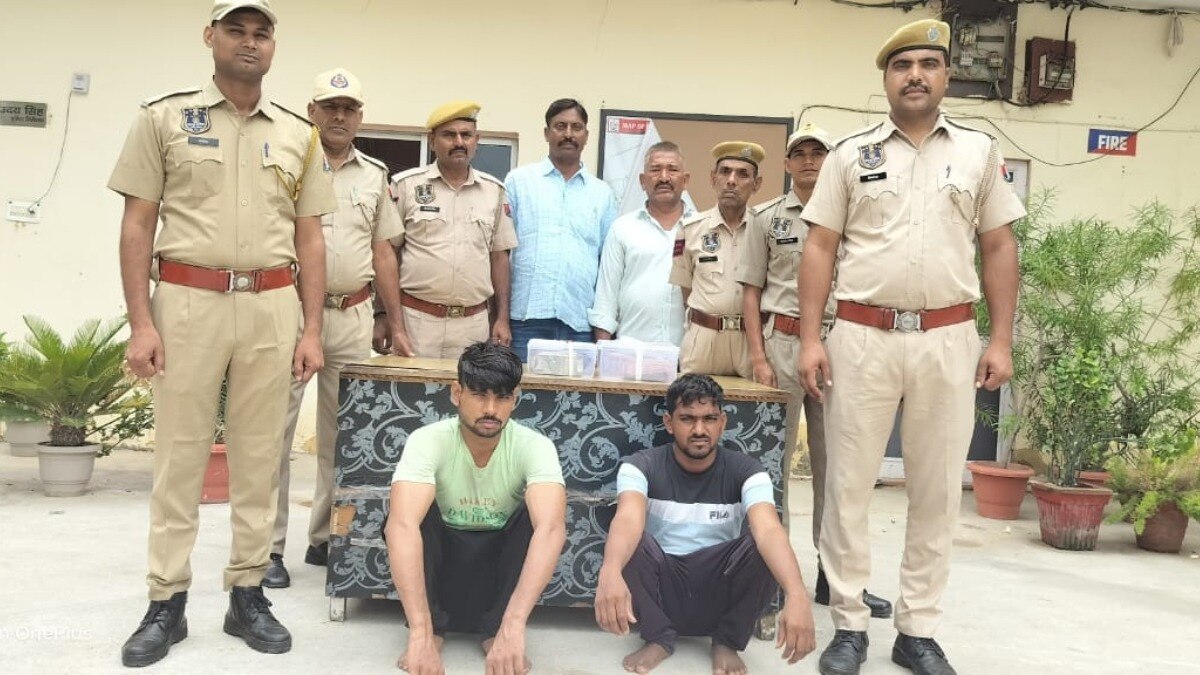 पुलिस की गिरफ्त में आरोपी.