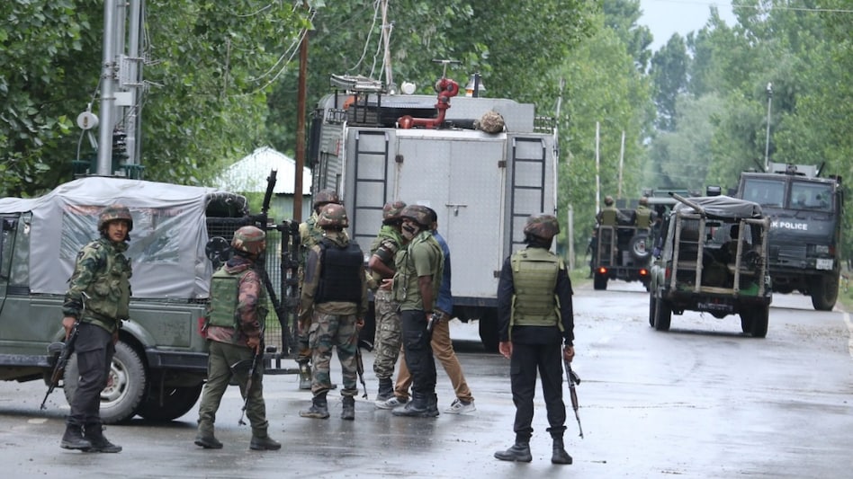 कुपवाड़ा में घुसपैठ की कोशिश नाकाम, सेना ने तीन आतंकवादियों को किया ढेर - Infiltration attempt failed in Kupwara jammu kashmir Army killed terrorists ntc - AajTak