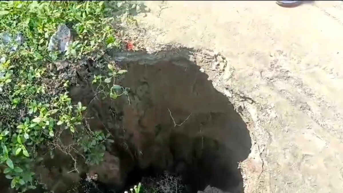 बेगूसराय में धंसा बांध