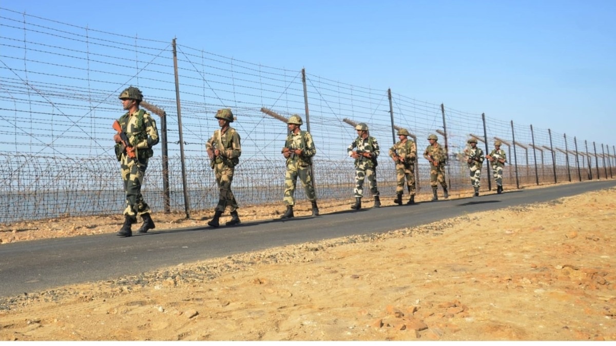 यह सांकेतिक तस्वीर है (फोटो - गुजरात बीएसएफ/X)