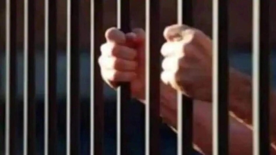 शराबबंदी वाले गुजरात की जेल में पड़ा छापा, 6 कैदी दारू के नशे में मिले. (सांकेतिक फोटो)