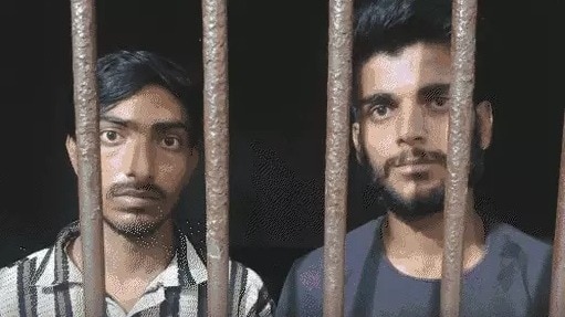 आगरा पुलिस की गिरफ्त में आरोपी युवक 