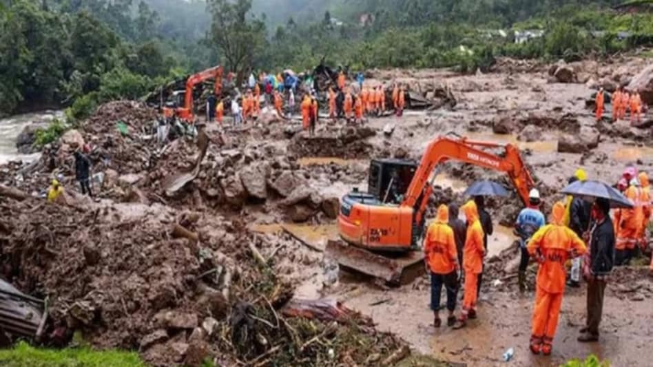 Wayanad Landslides News Live: वायनाड में तबाही ही तबाही, लैंडस्लाइड से 89 मौतें, मलबे में फंसे लोगों को निकालने में जुटे नेवी-सेना के जवान - Major landslides struck ...
