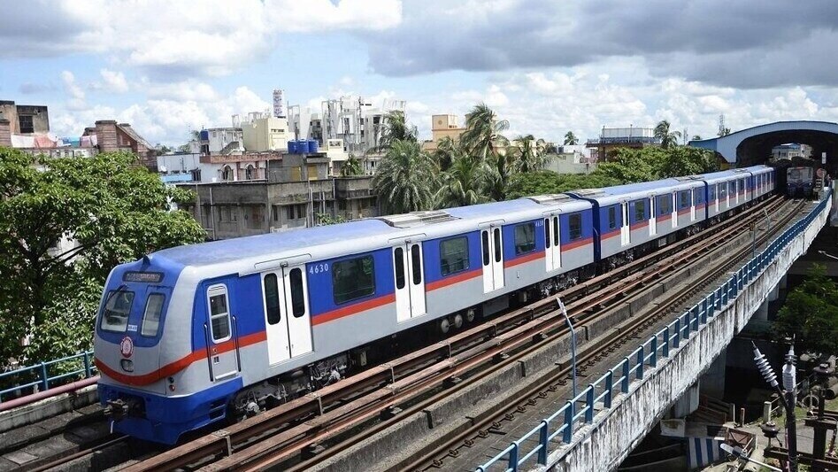 बेंगलुरु में मेट्रो के आगे एक व्यक्ति ने लगाई छलांग. (Representative Image)