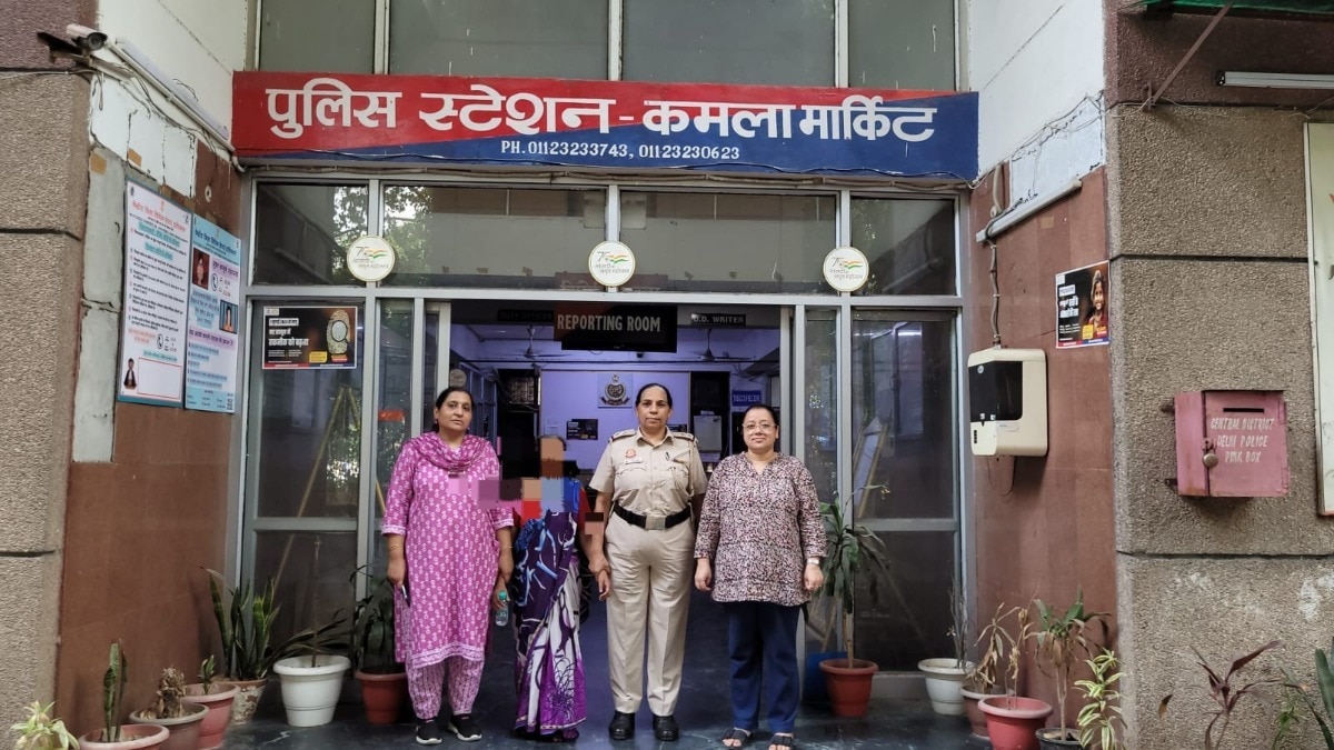 दिल्ली पुलिस ने रेड लाइट एरिया से दो नाबालिग को बचाया. 