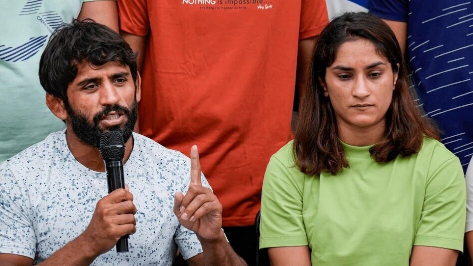 तुम हिम्मत और नैतिकता की गोल्ड मेडलिस्ट', विनेश फोगाट के लिए बजरंग पूनिया का पोस्ट - Bajrang Punia posts for Vinesh Phogat after disqualification from paris olympics ntc - AajTak