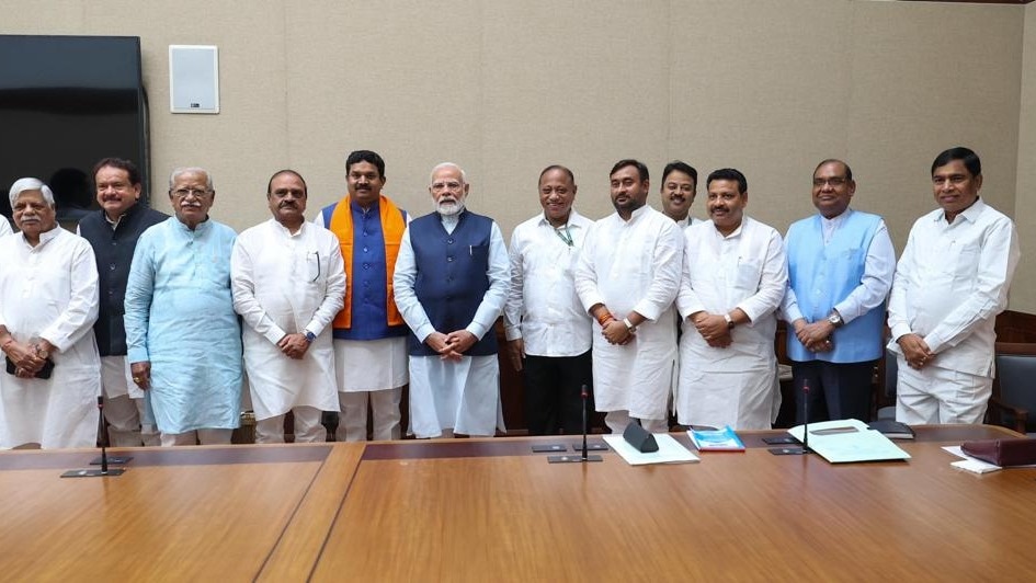 पीएम मोदी से मिले एससी-एसटी सांसद