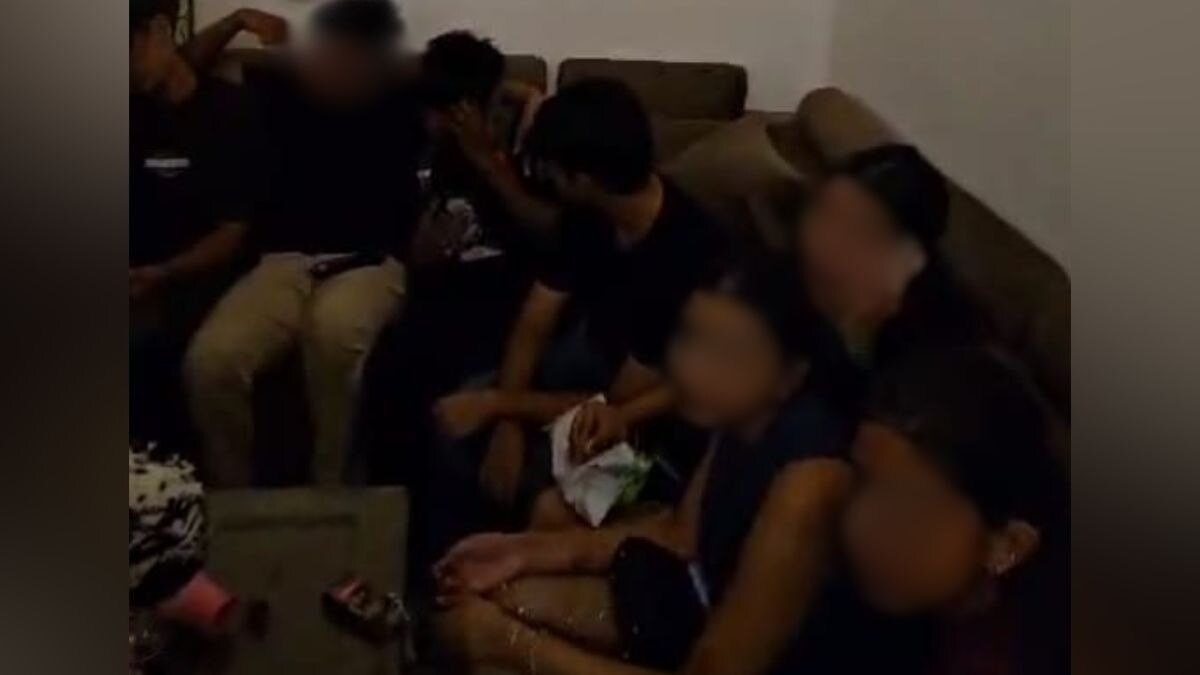 रेव पार्टी में मौजूद लड़के लड़कियां. 