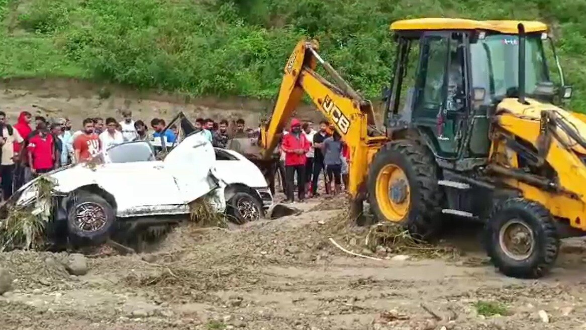 हिमाचल प्रदेश में भारी बारिश में 12 लोगों की मौत