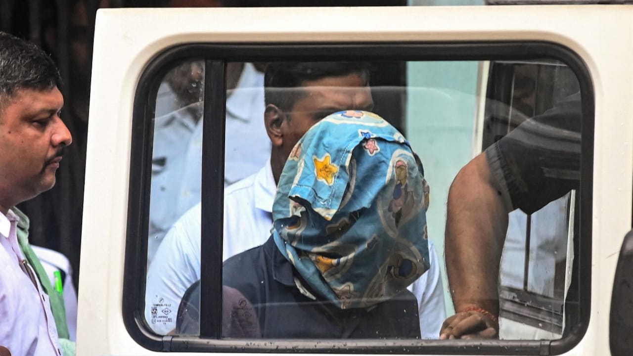 मुझे फांसी दे दो...', पूछताछ के दौरान पुलिस के सामने गिड़गिड़ाया कोलकाता रेप केस का आरोपी - Kolkata Trainee Doctor Rape Murder Case Accused Confessed Crime Says hang me NTC - AajTak
