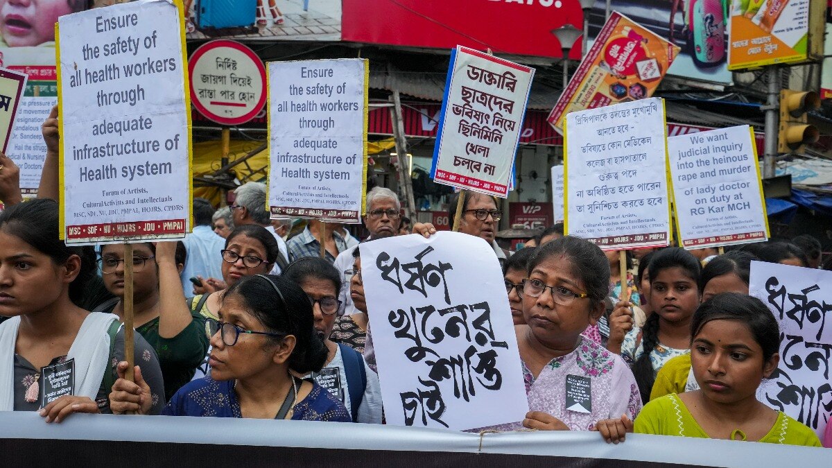 डॉक्टर से रेप मामले में देशभर में चल रहा प्रदर्शन- PTI