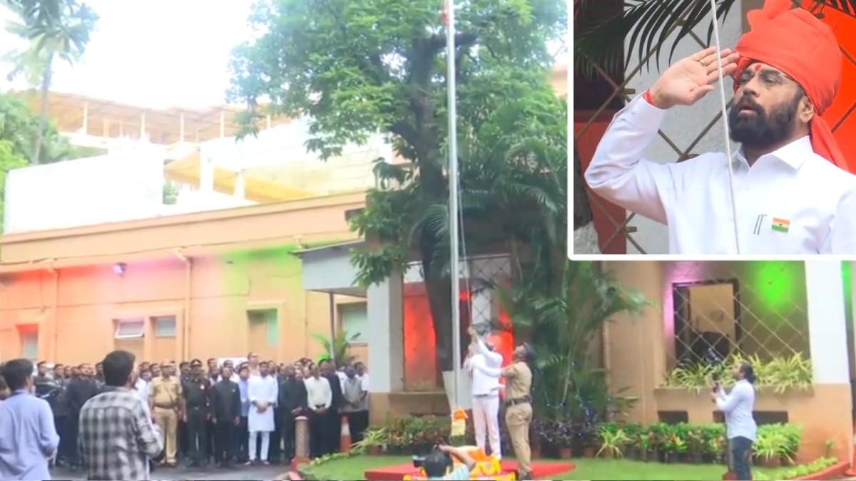 झंडा ऐसा बांधा कि रस्सी खींचने से खुला ही नहीं, मुख्यमंत्री 30 सेकंड तक करते रहे मशक्कत, Video