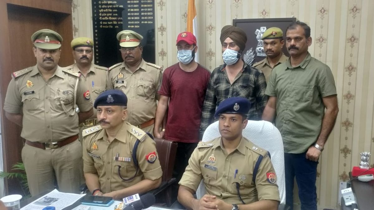 पुलिस की गिरफ्त में आरोपी. 