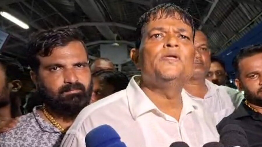 शिवसेना (एकनाथ शिंदे) के नेता वामन म्हात्रे