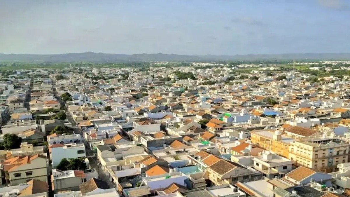 भारत में है Asia का सबसे अमीर गांव, जानें लोगों की 7000 करोड़ की FD का राज