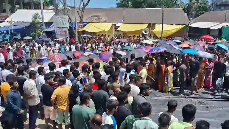 असम में 14 साल की लड़की से दरिंदगी पर बवाल, सड़कों पर उतरे हजारों लोग - Assam gang rape with 14 year old girl Massive protests begin student union calls for bandh lcla - AajTak