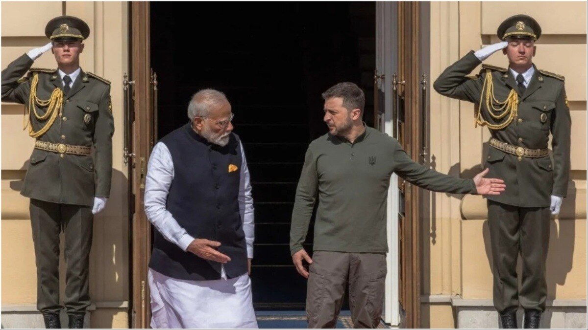 यूक्रेनी राष्ट्रपति जेलेंस्की के साथ पीएम मोदी (Photo- AFP)