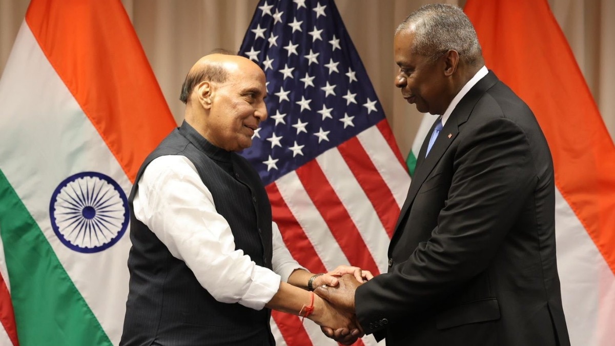 राजनाथ सिंह ने अमेरिकी डिफेंस सेक्रेटरी से मुलाकात की