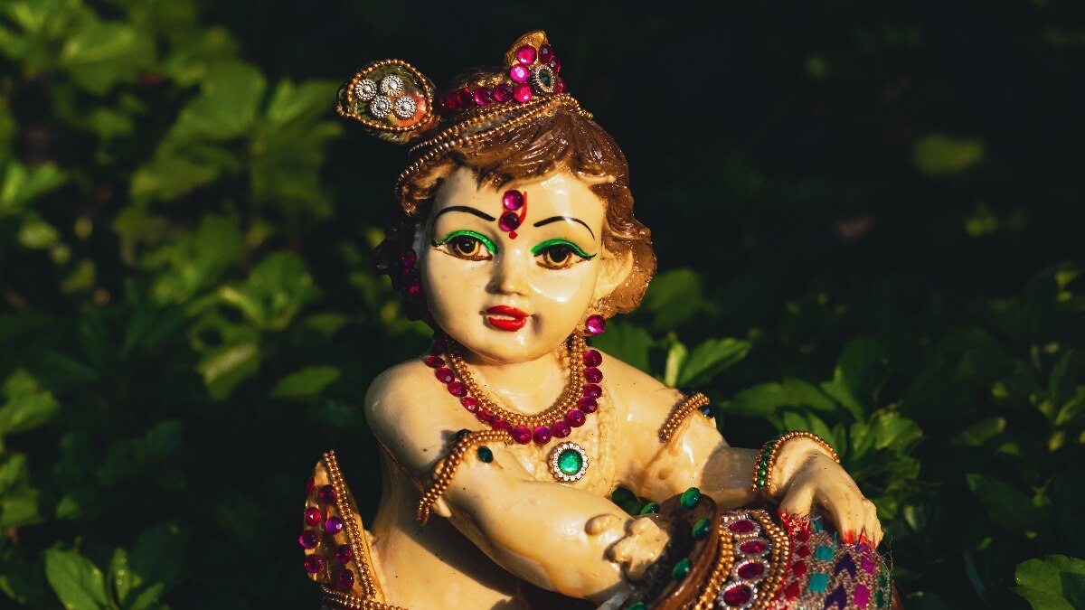 श्रीकृष्ण की पूजा का शुभ मुहूर्त मध्यरात्रि 12.00 से 12.44 तक होगा. इसी अवधि में श्रीकृष्ण का जन्म होगा और जन्मोत्सव मनाया जाएगा.