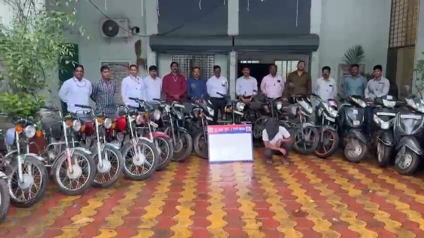 पुलिस की गिरफ्त में आरोपी. 