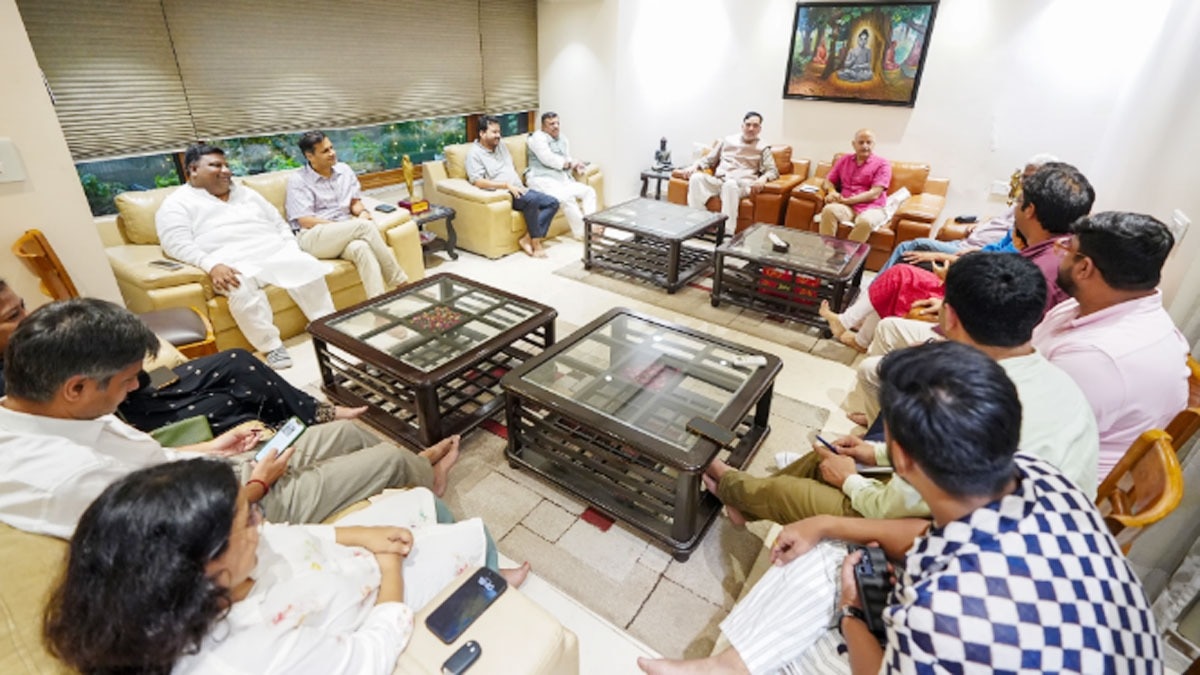 दिल्ली चुनाव पर AAP की बैठक, एक सितंबर से 'आपका विधायक आपके द्वार' कैंपेन का ऐलान