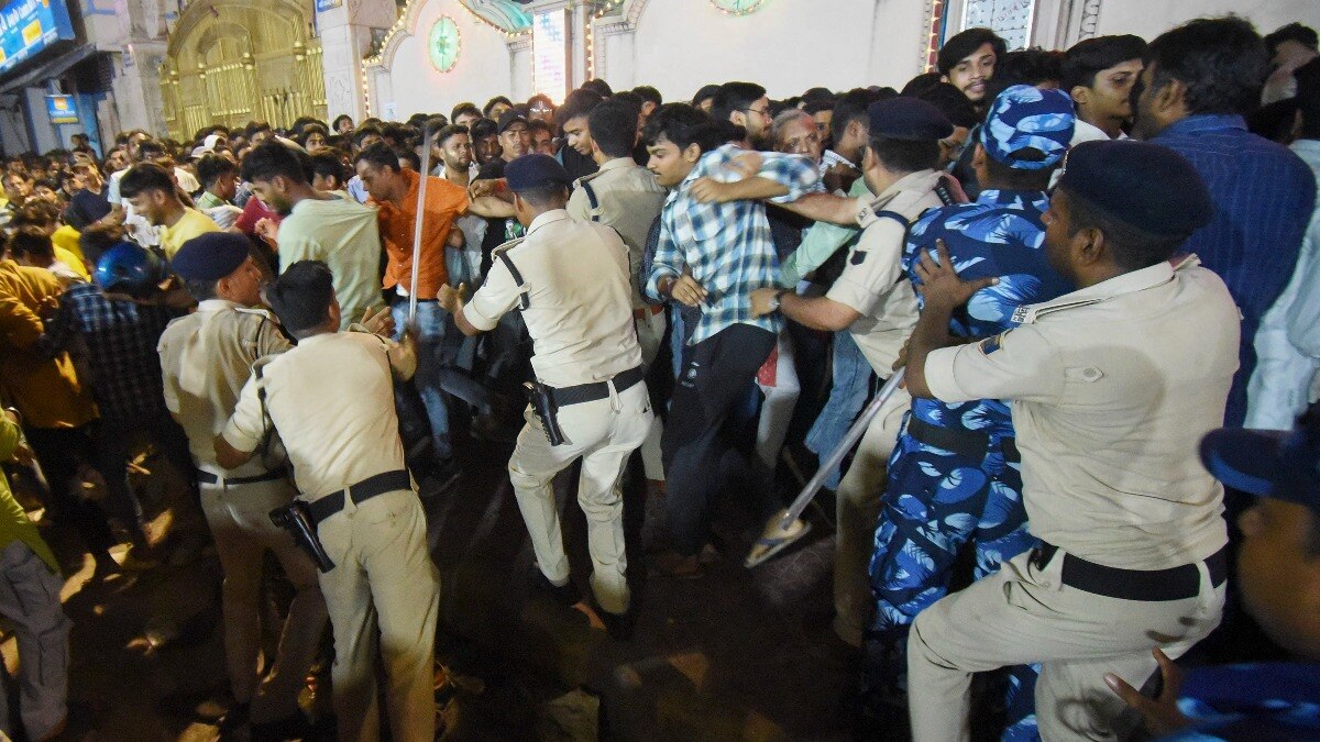 पटना के इस्कॉन मंदिर में लाठीचार्ज