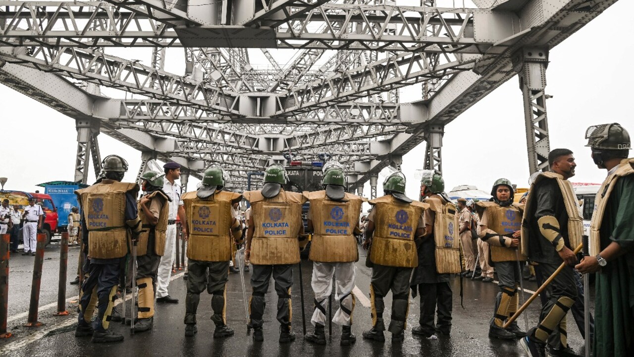 सड़कों पर जन आक्रोश, सरकार का अल्टीमेटम... कोलकाता कांड के विरोध में आज भी होगा प्रदर्शन - Three hours protest 6 thousand policemen looked helpless Public anger on the streets of Kolkata