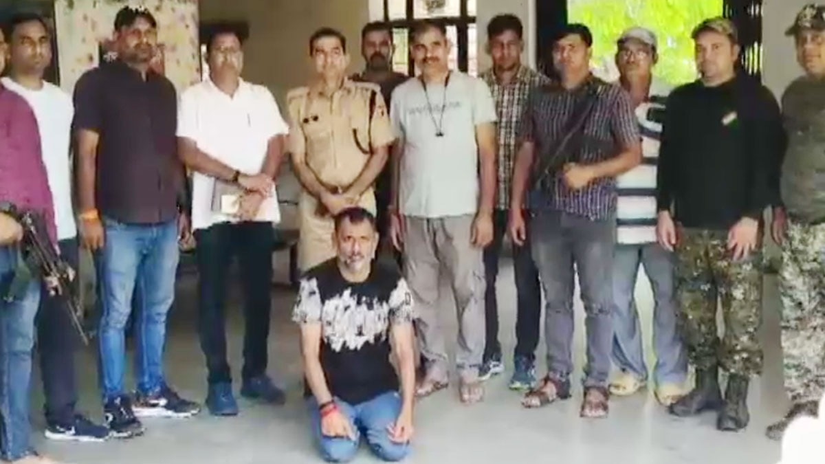 पुलिस ने इनामी हिस्ट्रीशीटर को गिरफ्तार किया 