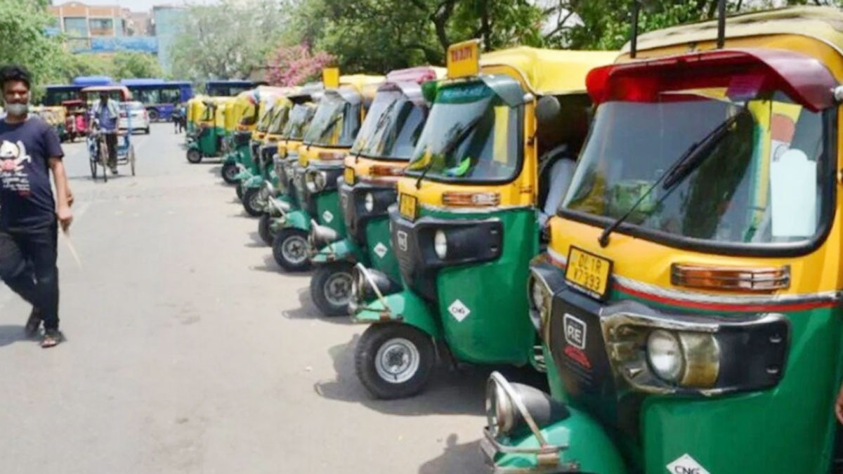 ऑटो-रिक्शा वालों को ट्रैकिंग शुल्क देने से मिली छूट
