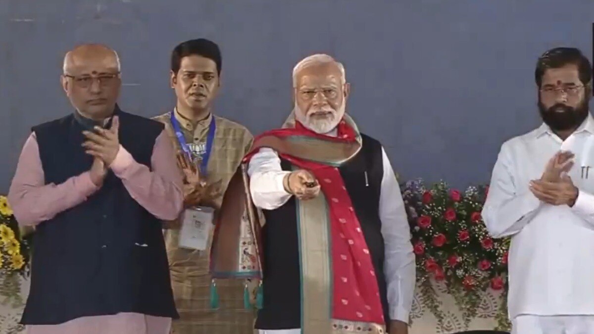 पीएम मोदी ने वाधवन बंदरगाह परियोजना का शिलान्या़स कर दिया है.