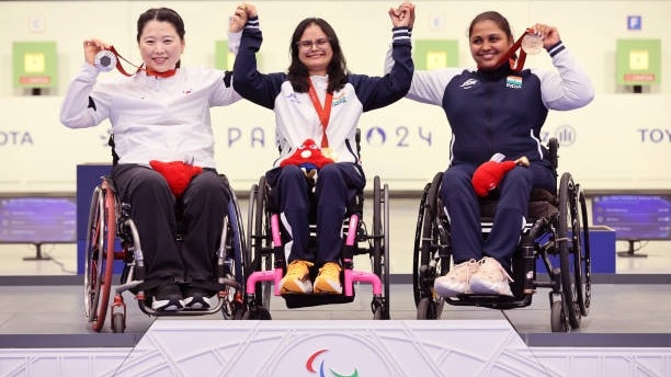 Paris Paralympics: पेरिस पैरालंपिक में भारत का डबल धमाके से आगाज, अवनि लेखरा ने साधा गोल्ड पर निशाना, मोना अग्रवाल को ब्रॉन्ज - paris paralympics 2024 Avani Lekhara ...