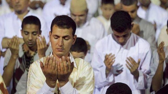 students made to perform namaz