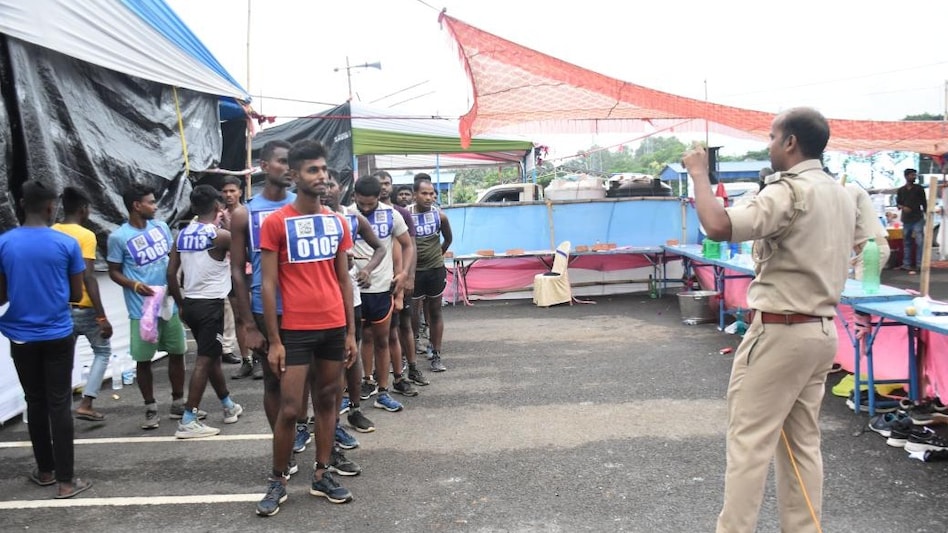 झारखंड: सिपाही भर्ती की दौड़ में अबतक 11 अभ्यर्थियों की मौत, बीजेपी ने कुप्रबंधन का लगाया आरोप - 11 candidates died during physical test for Jharkhand excise constable ...