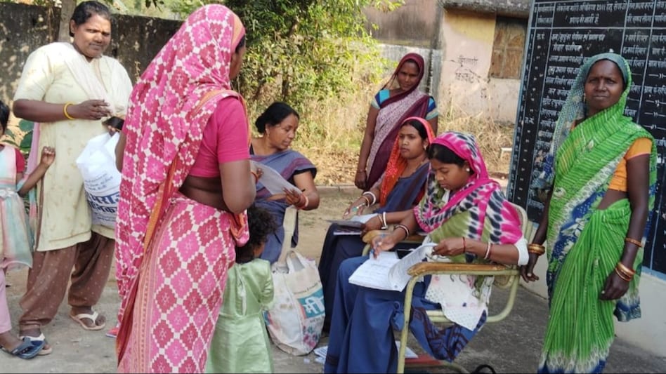 महिलाओं के लिए बेस्ट हैं ये 4 सरकारी स्कीम्स, मिलेंगे लाखों रुपये... टैक्स का भी फायदा! - Majhi Ladki Banhin to Sukanya Samriddhi Yojana among Women Four Schemes will give lakhs rupees