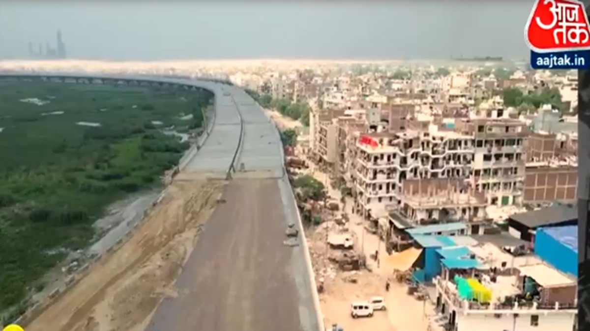 दिल्ली में यमुना नदी के 75 फीसदी बाढ़ क्षेत्र पर अवैध कब्जा. (Aajtak Photo)