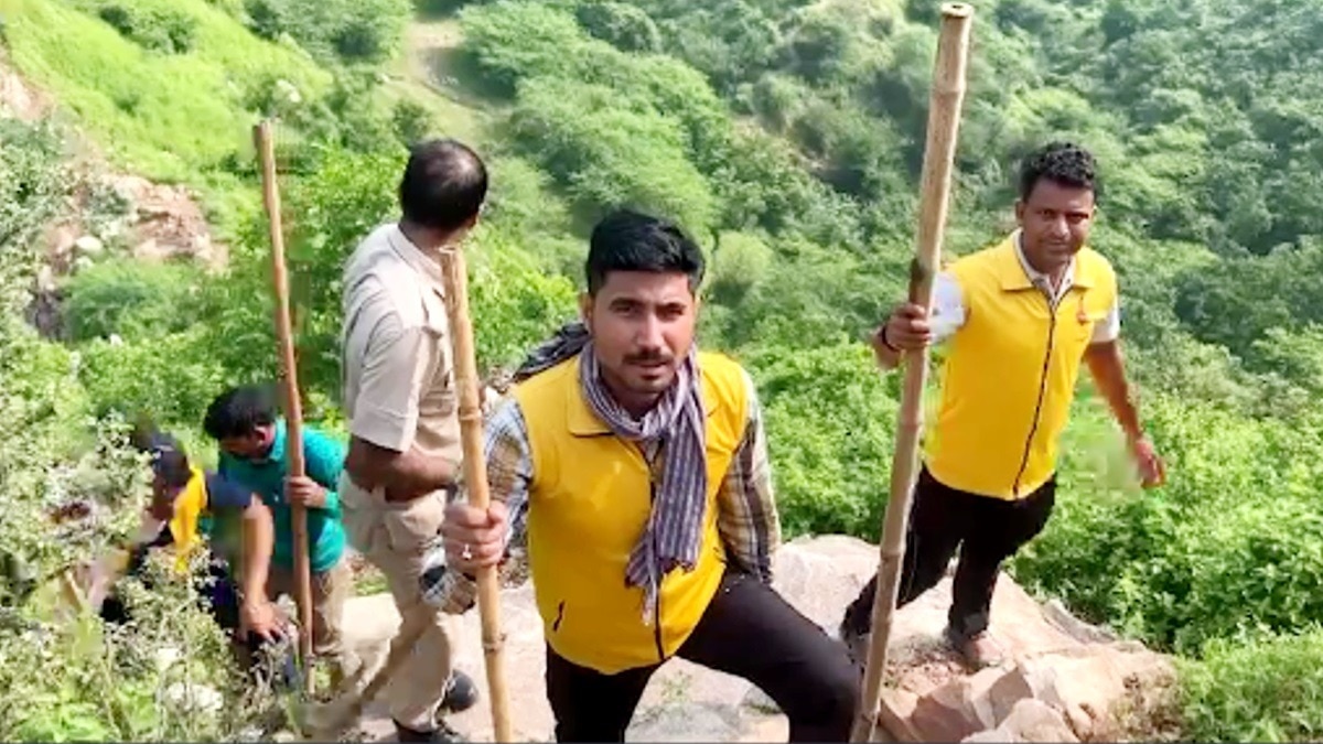 पहाड़ों पर सर्च ऑपरेशन जारी.