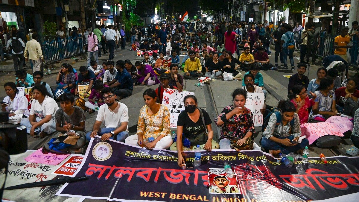 जूनियर डॉक्टरों के विरोध प्रदर्शन की तस्वीर (फाइल फोटो: PTI)