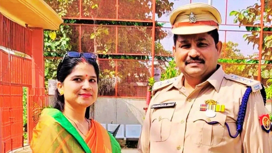 STF अफसर डीके शाही और उनकी पत्नी ऋतु शाही 