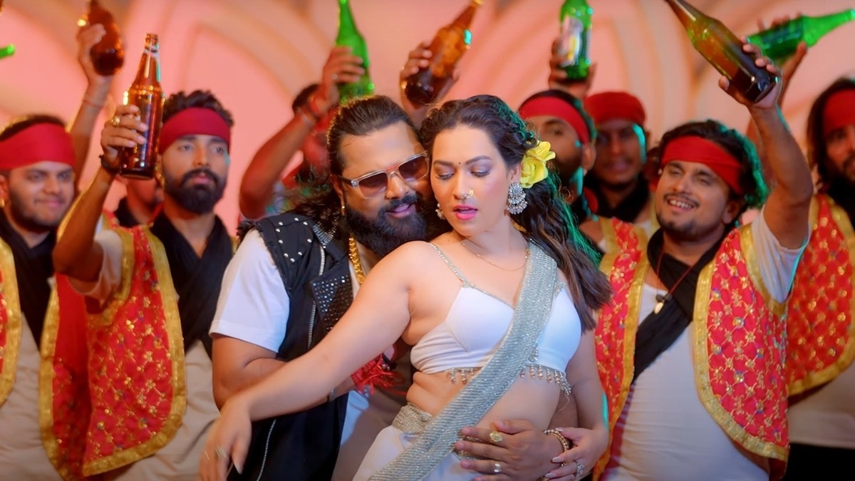 यूपी बिहार हिले गाने का स्क्रीनग्रैब