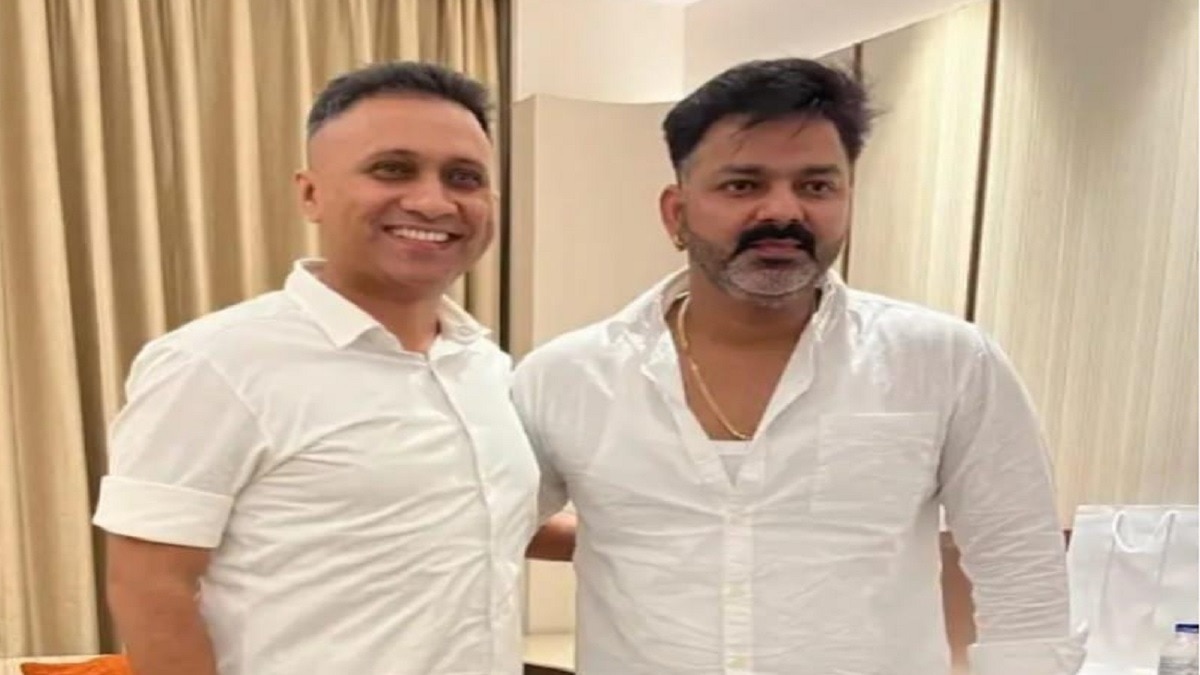 बाएं से आनंद मिश्रा और पवन सिंह