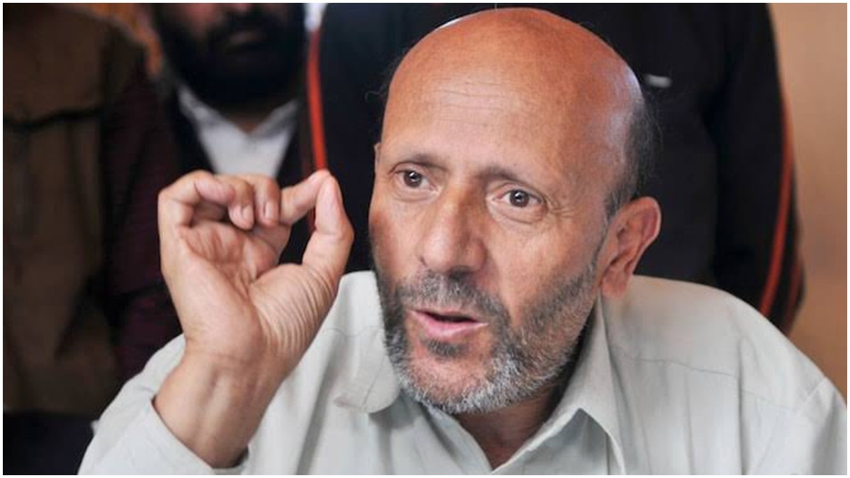 इंजीनियर राशिद को अदालत ने टेरर फंडिंग केस में 2 अक्टूबर तक अंतरिम जमानत दी है. (PTI Photo)