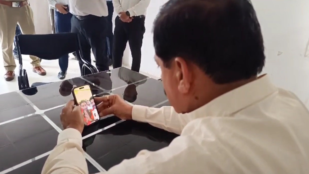 CM ने रेस्क्यू किए गए नागरिकों से की बात.